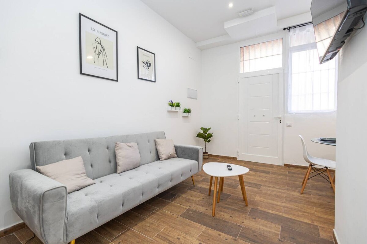 Successful Airbnb property: Quiet studio near the center in Patraix