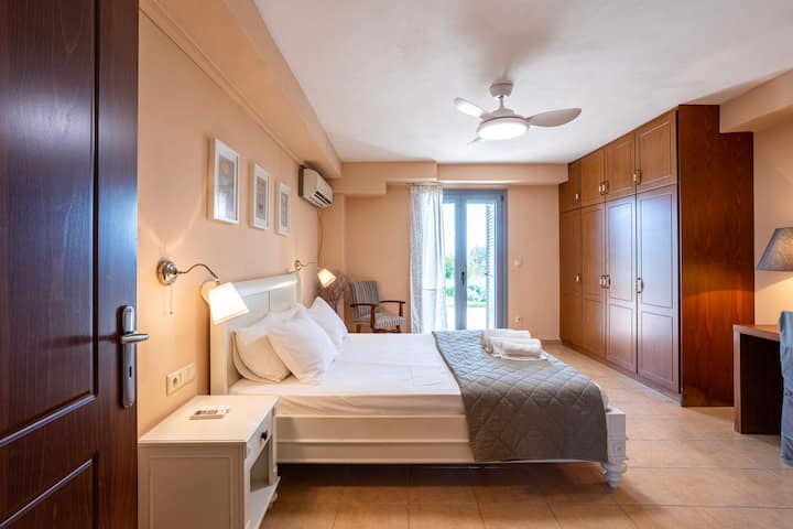 Საძინებელი 1: შიდა სივრცე პირველ სართულზე