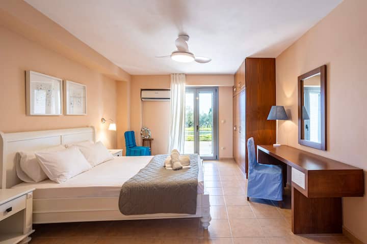 Მყუდრო ორადგილიანი საწოლი - საძინებელი პირველ სართულზე