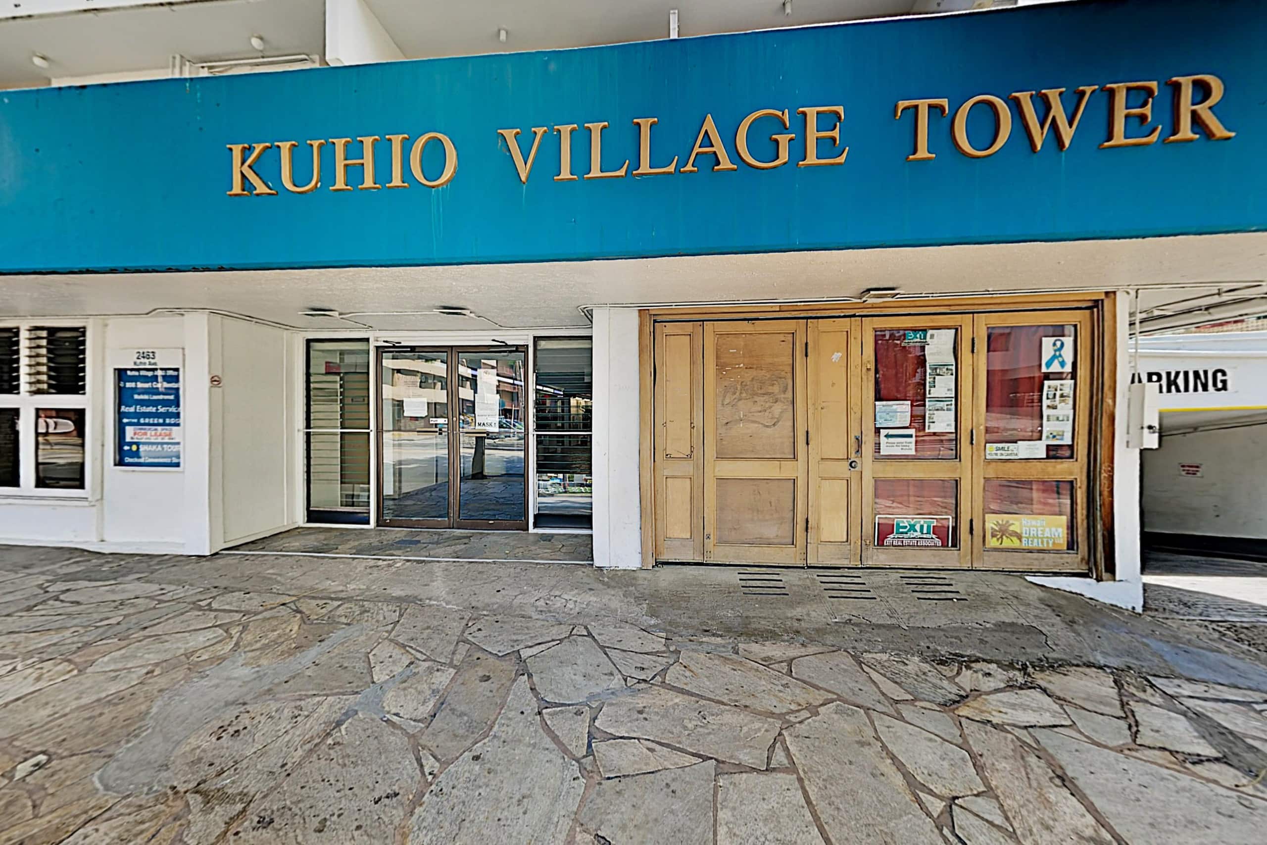 Condo in Honolulu · ★4.33 · Studio · 2 beds · 1 private bath - Image 14