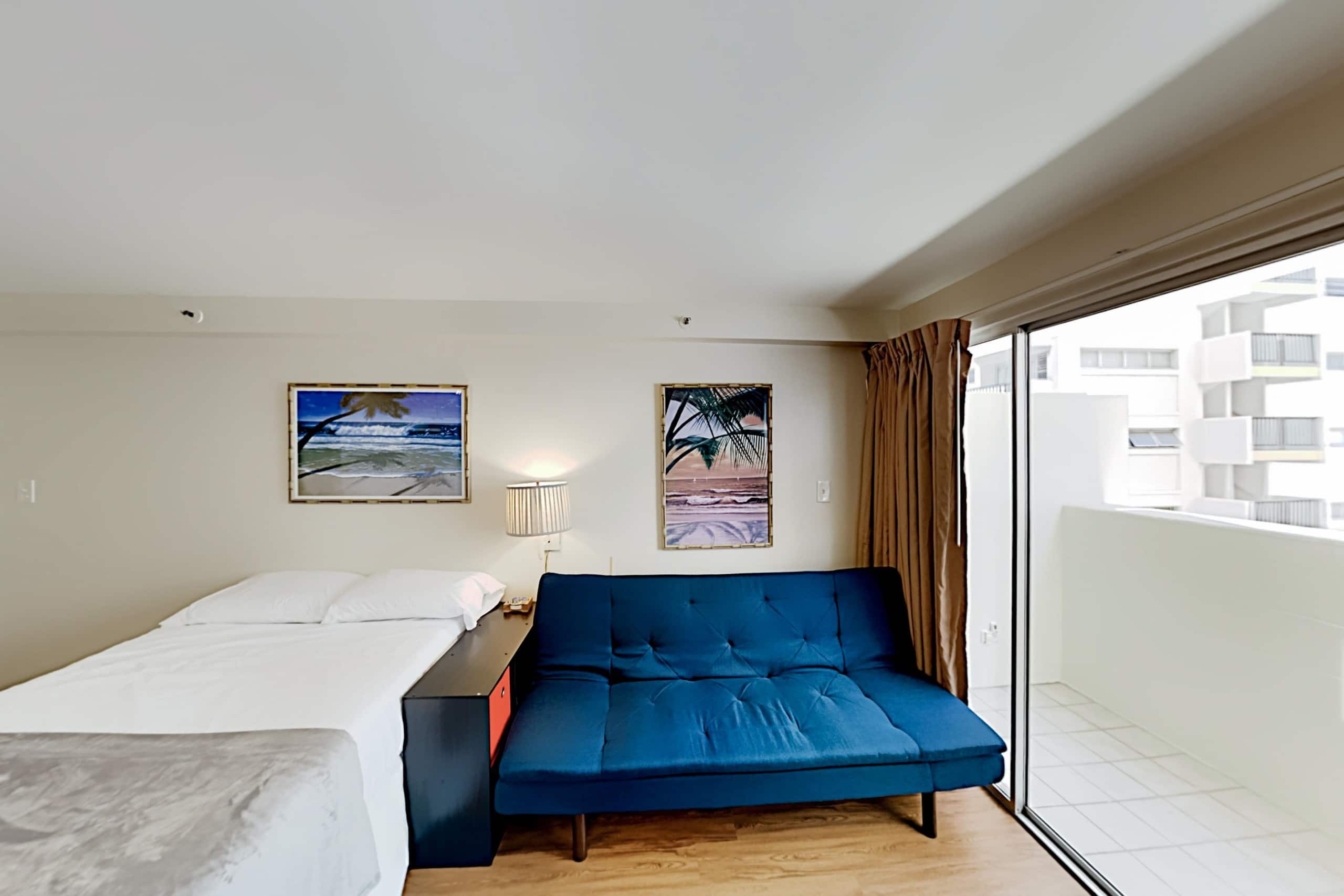 Condo in Honolulu · ★4.33 · Studio · 2 beds · 1 private bath - Image 4