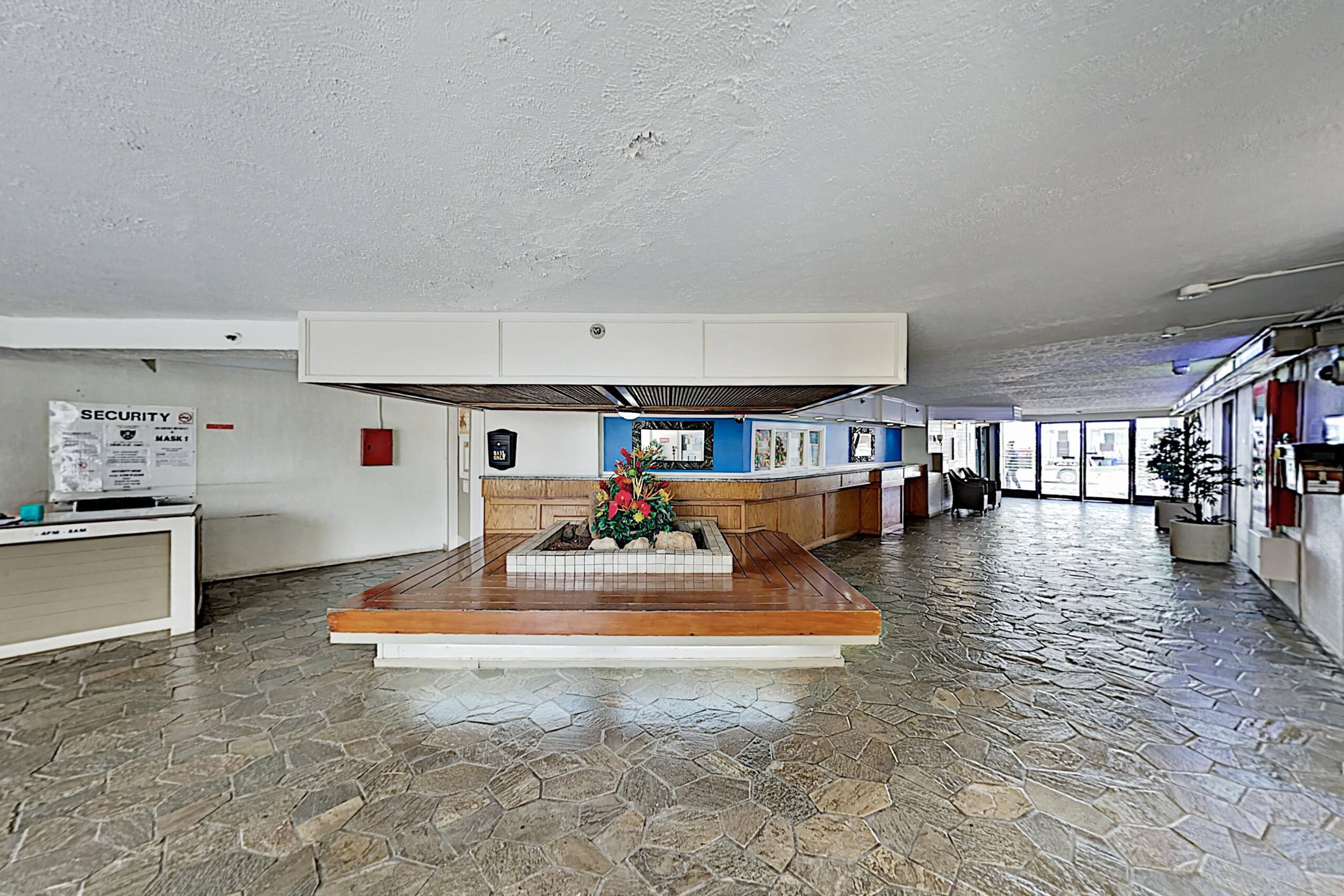 Condo in Honolulu · ★4.33 · Studio · 2 beds · 1 private bath - Image 15