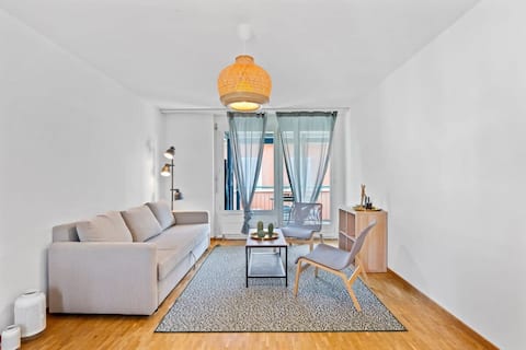 Top Airbnb: Discover Zurich's Best: Ideal Apartment in Hottingen