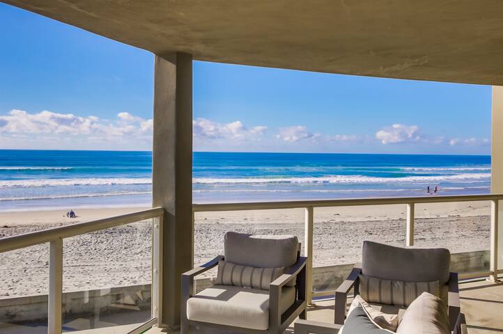 Escape to Luxury | On top of the Ocean gallery image 3