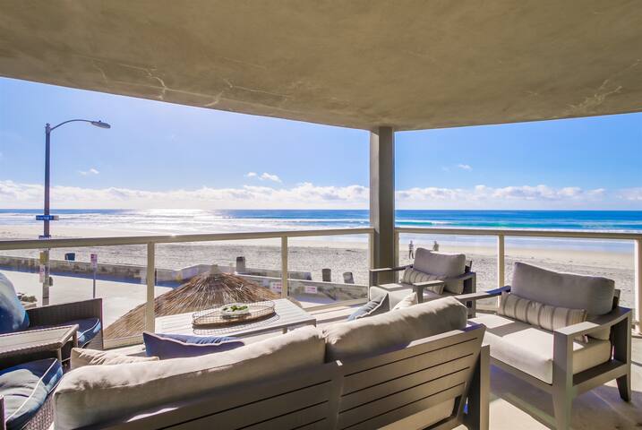 Escape to Luxury | On top of the Ocean gallery image 2