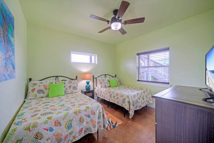 Спалня 2 има две пълни легла.