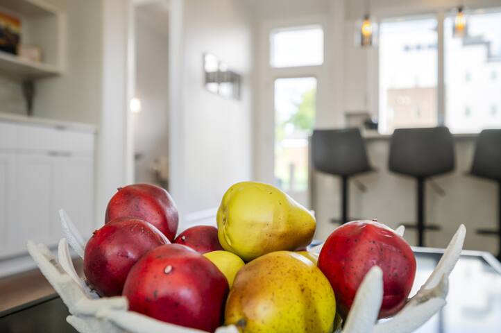 6 Bed – Perfect close 2 Downtown NFL Sunday Ticket gallery image 5