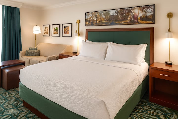 Unit with 1 King Bed