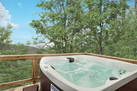 Valley Views, Hot Tub, Deck, Screened Porch & WiFi