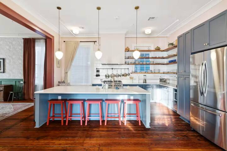 Award-Winning Estate, 3 Units + Private Courtyard gallery image 3