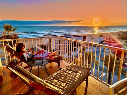 AP-1 XimoApartments with Panoramic Views of the Sea.