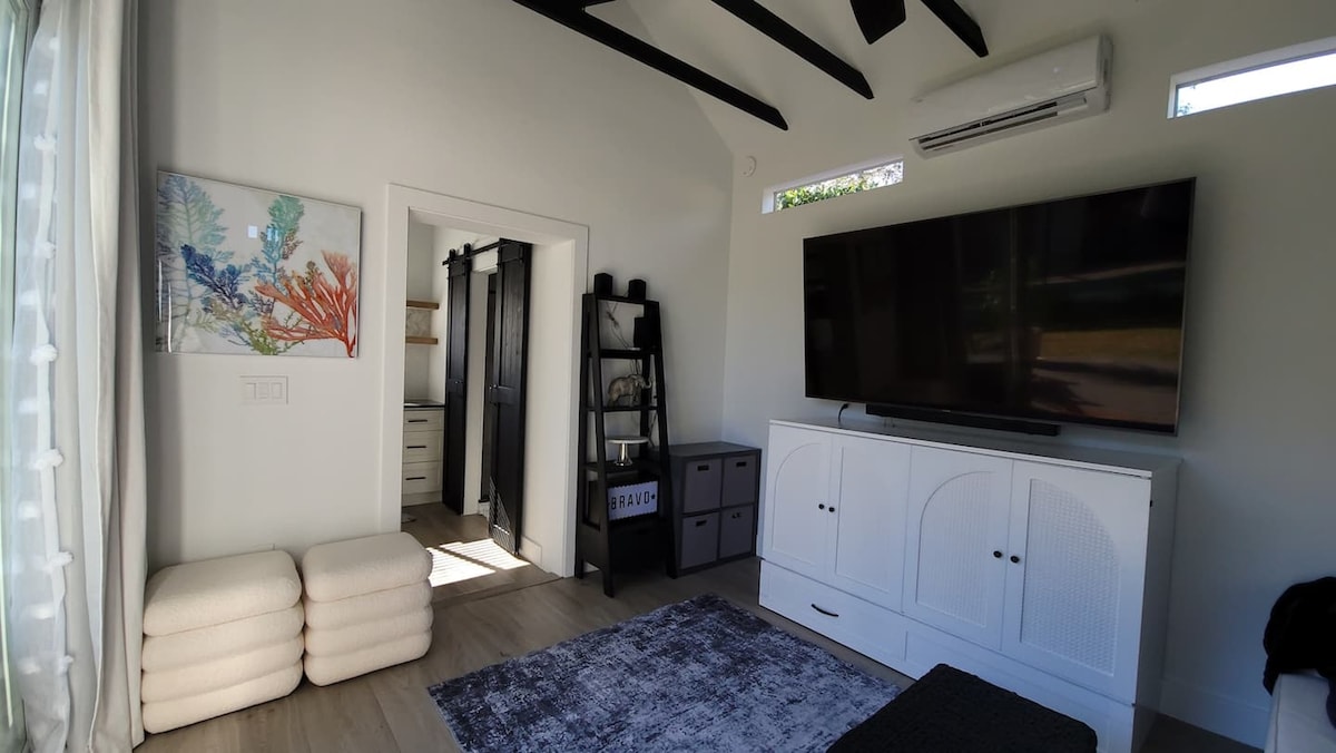 Successful Airbnb property: Tiny Home Oasis Poolside Relaxation in Tampa w/BBQ in Oakford Park