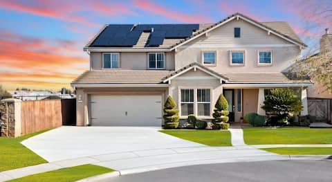 *NEW 4BD Oakdale Retreat, Pool, AC, Sleeps 14