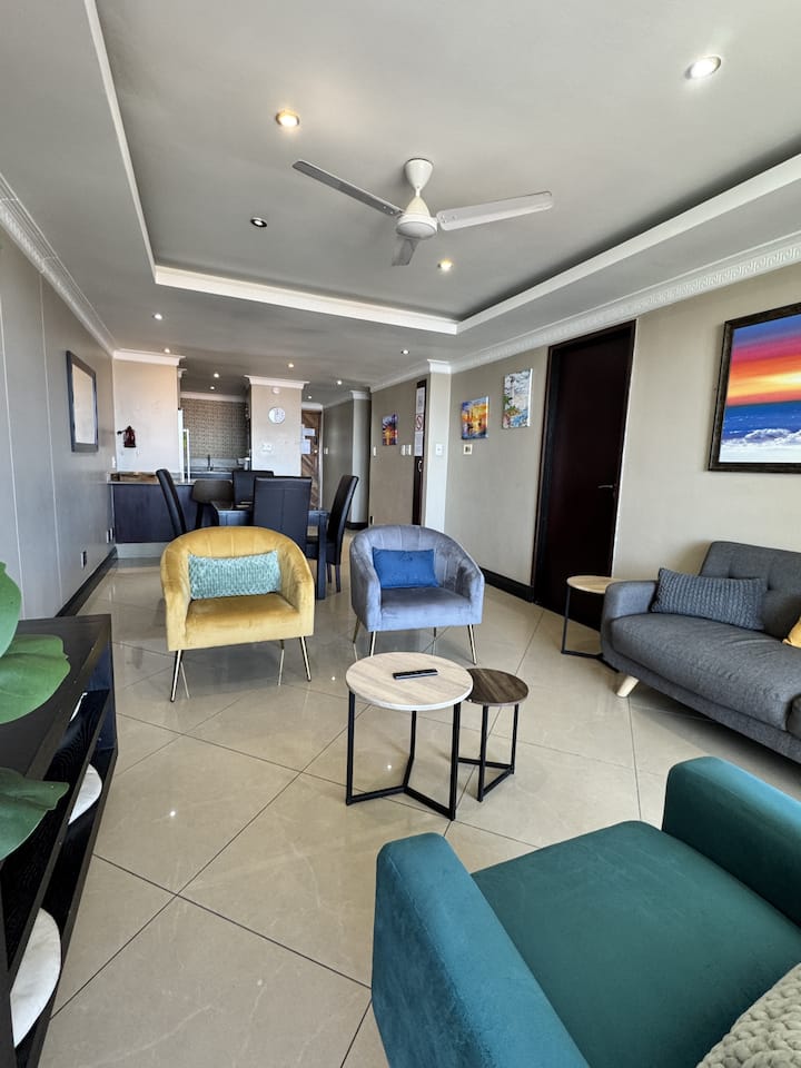 Luxury 2-bedroom Penthouse + Private Rooftop Pool - Durban