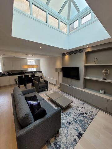 Two bed apartment Buckingham Palace, Westminster gallery image 5