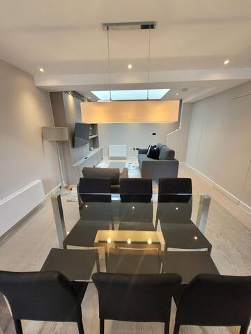 Two bed apartment Buckingham Palace, Westminster gallery image 4