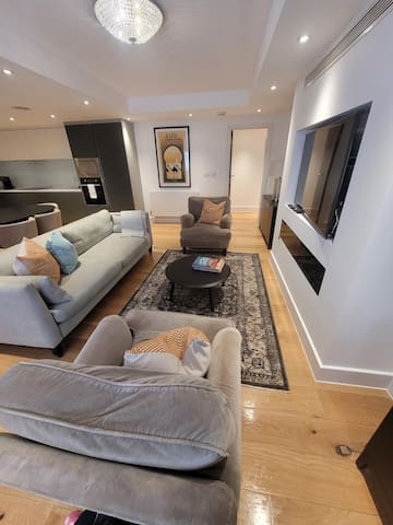 Two bed apartment Buckingham Palace, Westminster