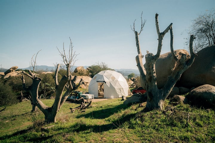 A Cozy Fireside Glamping Escape With Ridge Views - Fallbrook, CA
