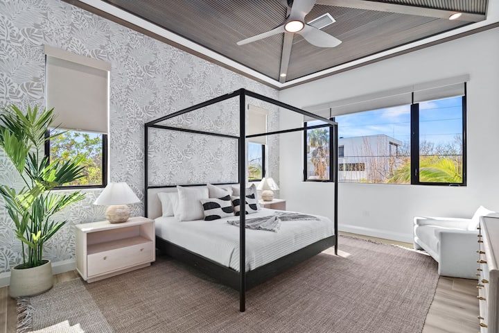 Main Bedroom - Second Floor - King