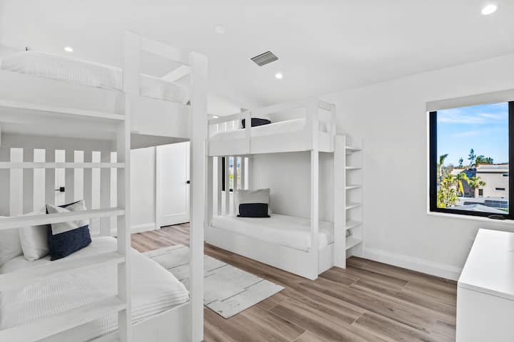 Third Floor - Two Sets of Twin Bunks