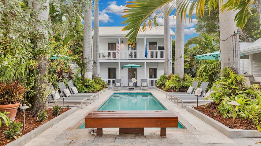 House of the Royal Palms in Old Town