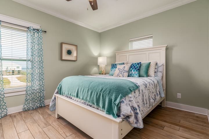 017 Still Waters NE Queen Suite