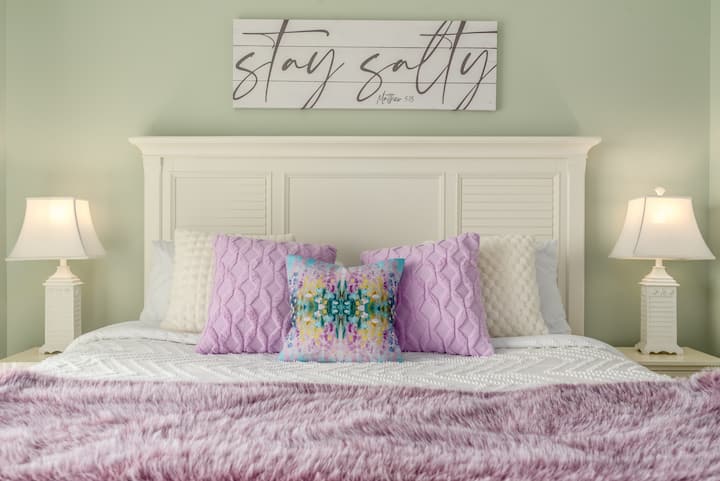 020-2 Still Waters SW King Suite King Bed