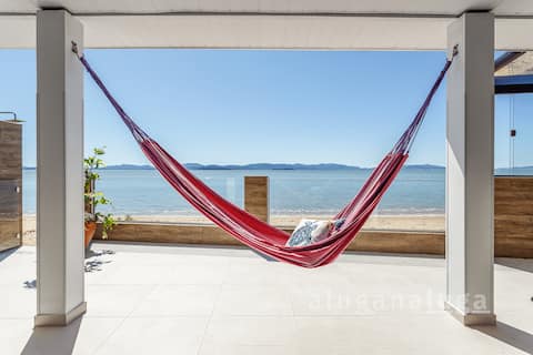 Beachfront House SC – Complete Space