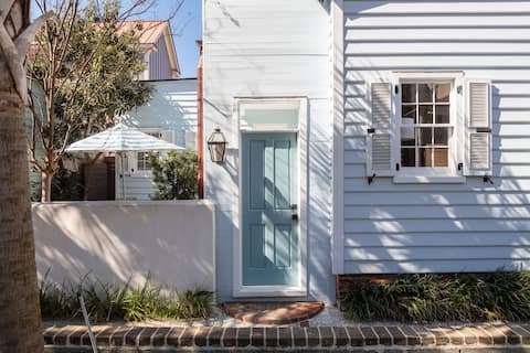 Top performing Airbnb: Blue Cottage | Casa Zoë – Your Charleston Escape in Charleston