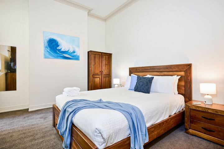 West Melbourne Gem 4 Bedrooms w Car Park gallery image 3