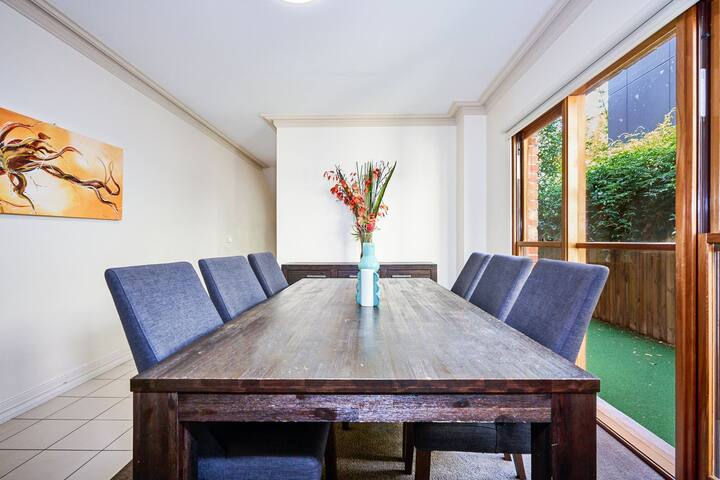 West Melbourne Gem 4 Bedrooms w Car Park gallery image 2