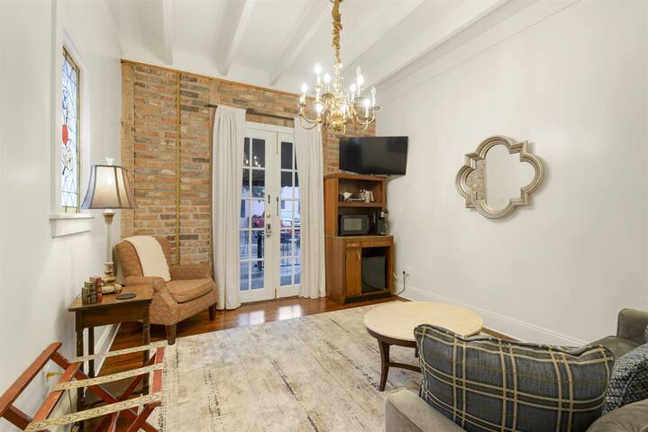 Parkside Villas, 6 Historic Guesthouses, Sleeps 26 gallery image 4