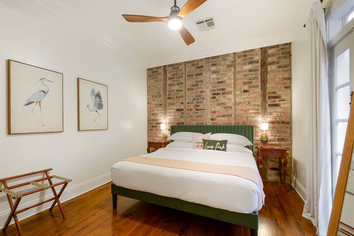 Parkside Villas, 6 Historic Guesthouses, Sleeps 26 gallery image 2