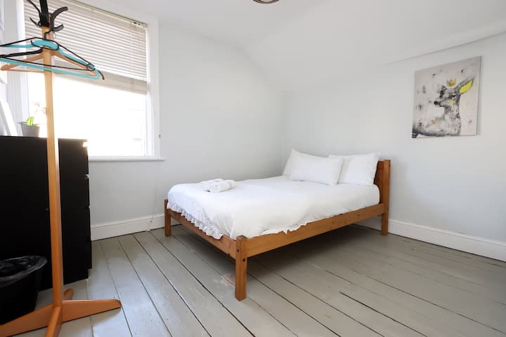 Central Cardiff Victorian Town House *Free Parking - Cardiff