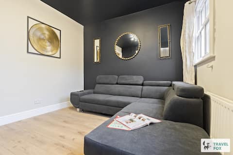 Top Airbnb: Callie's Central Stay in Hyson Green & Arboretum