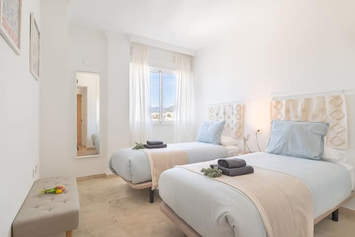 Cama, Foto de toda la habitación, Cuarto, Vista desde la montaña, Bed, Photo of the whole room, Bedroom, Mountain view