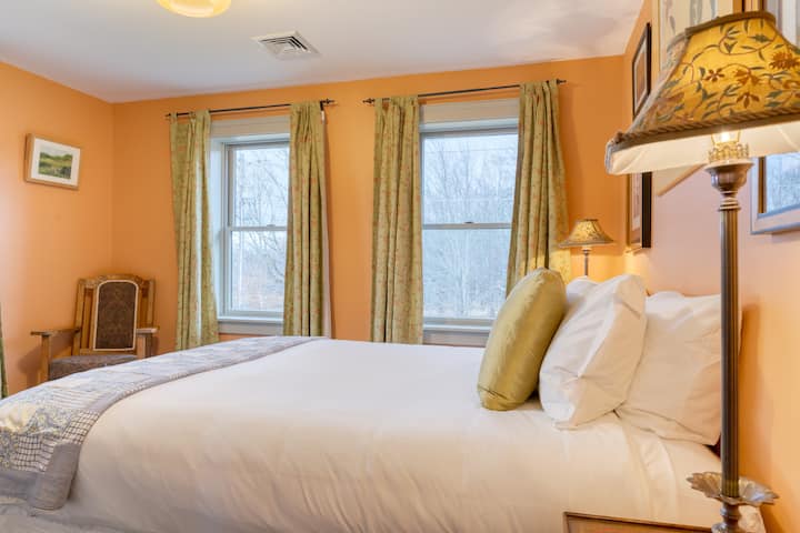 Bedroom 4 features a queen bed.