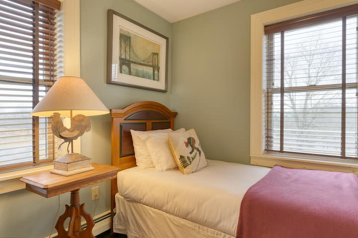 Bedroom 3 features a twin bed.