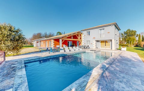 Lovely home in Eyraud-Crempse-Maurens