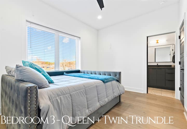 Une chambre queen size polyvalente avec un lit gigogne double, mêlant décoration moderne, lumière naturelle et touches attentionnées pour plus de confort et de style.