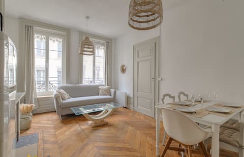 Top Airbnb: Charming and Warm in Cordeliers in Lyon 2e Arrondissement