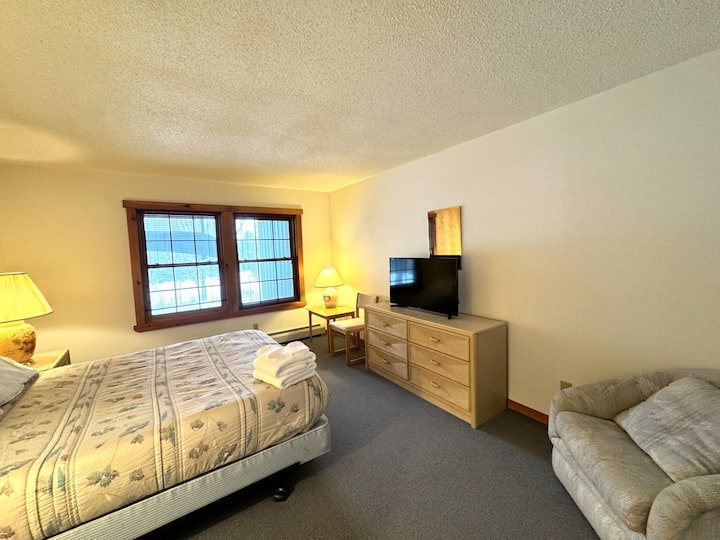 Dormitorio#4- Cama tamaño queen - Planta baja - Capacidad para 2 personas