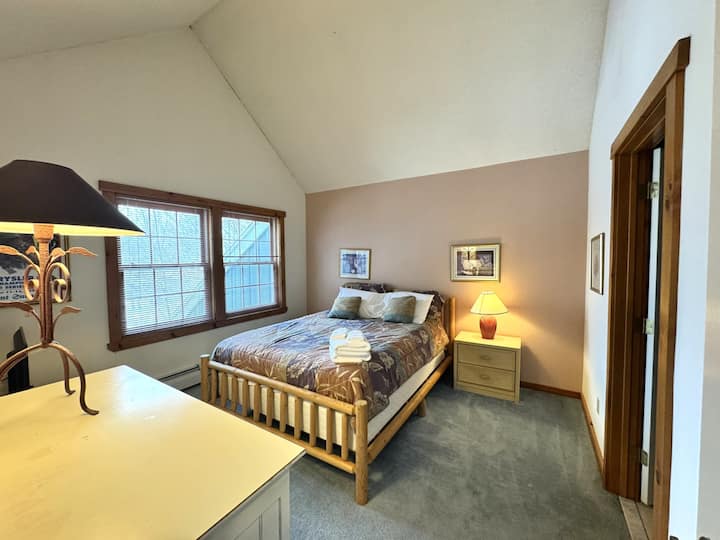 Baño#2- Cama tamaño queen con capacidad para 2 personas