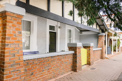 Modern 3BR Home w/ Fully equipped Kitchen & BBQ