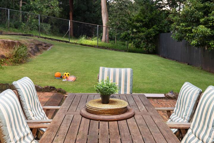 6 Bedroom Central Brisbane Home|Huge Yard|Pets gallery image 3