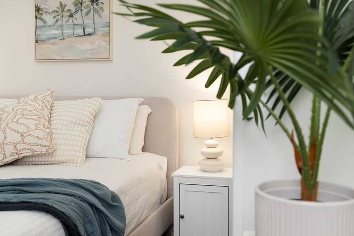 6 Bedroom Central Brisbane Home|Huge Yard|Pets gallery image 4