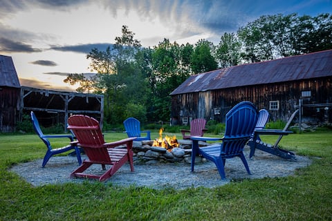 Pet-friendly Farmhouse, near hiking!