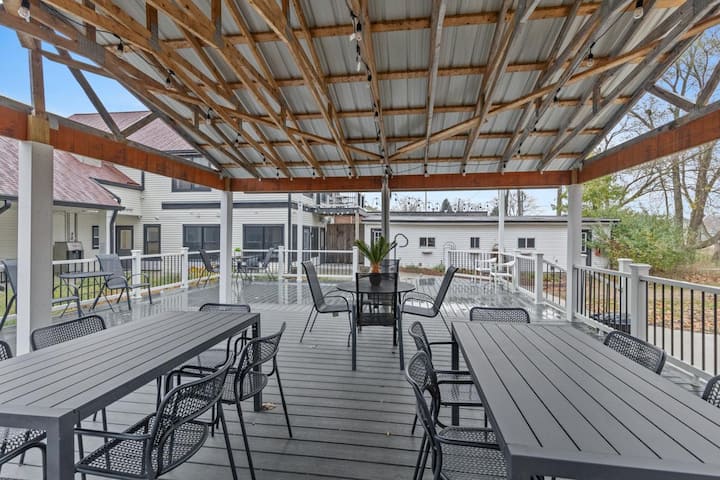 Blue Star #2 Location, Location 12 Person Hot Tub! - saugatuck, MI