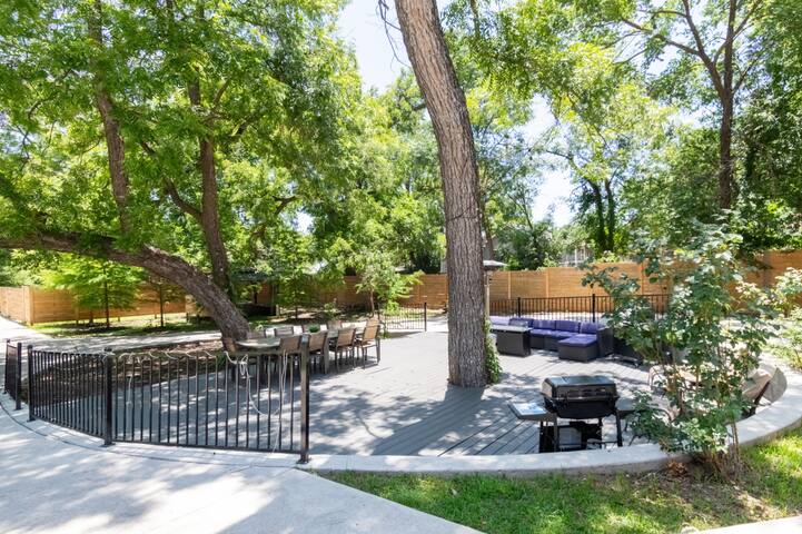 10+ BR Private Retreat, Hot Tub, Near Everything! gallery image 5