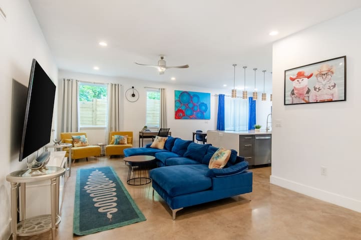 10+ BR Private Retreat, Hot Tub, Near Everything! gallery image 2